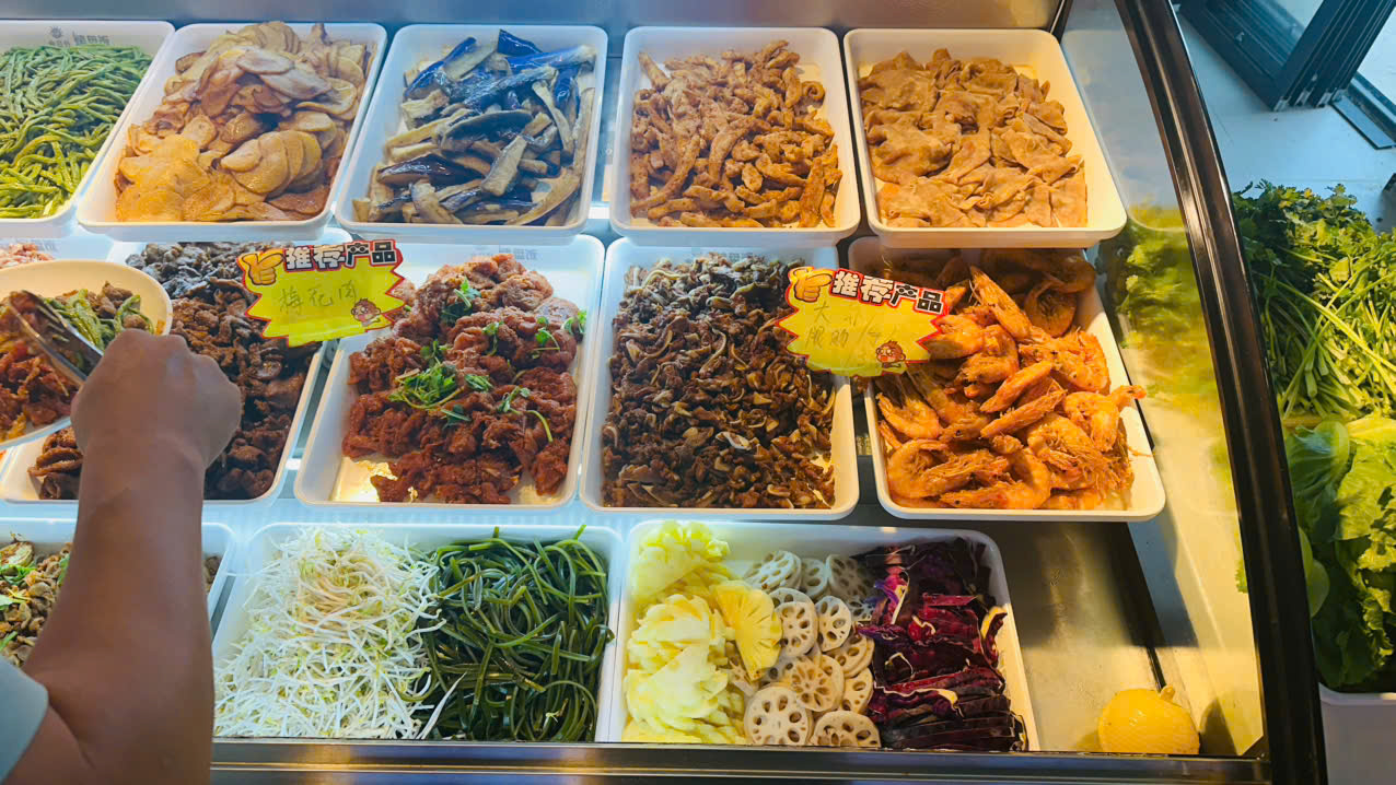 Quầy buffet thịt nạc vai & hải sản tươi