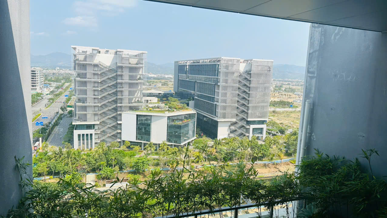 Hệ lam chắn nắng và vách kính thông minh